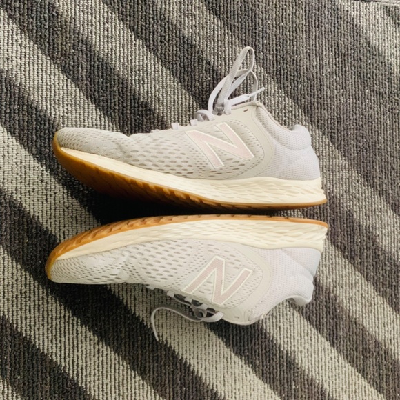 New Balance Arishi Fresh Foam Shoes Running Grey/Gum Womens Size 9.5 WARISRC2 - Picture 7 of 9